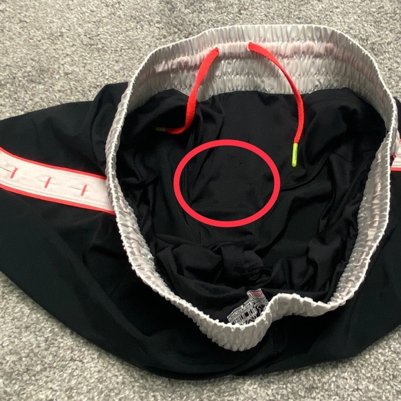 Black & White (w/Pink) Under Armour Workout Shorts, M - Picture 10 of 12